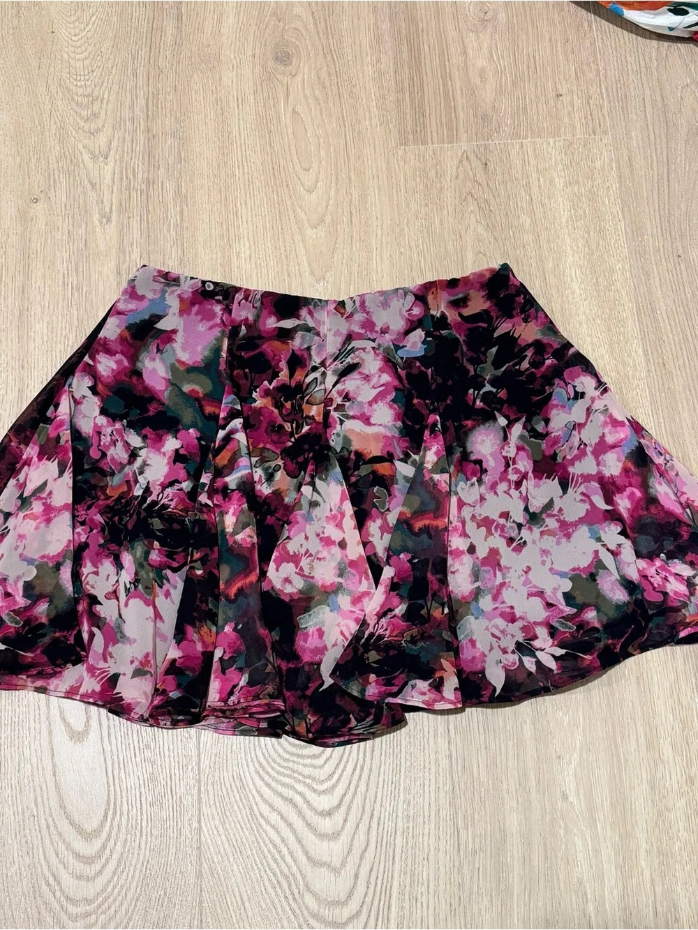 Abercrombie Women's High Rise Flowy Godet Mini Skirt in Pink Floral XXS